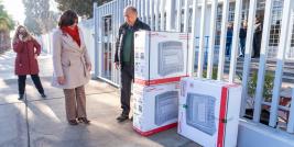 La Secretaría de Educación y Deporte (SEyD), entregó 10 calefactores de gas LP a la Escuela Primaria Eloy S. Vallina, lo cual beneficiará a 531 niñas y niños que son atendidos en este plantel educativo.