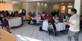 Con más de 700 escuelas en 27 municipios y programas de capacitación para más de mil 200 docentes, el Departamento de Educación Indígena de Servicios Educativos del Estado de Chihuahua (SEECH) refuerza la enseñanza en idiomas originarios para atender la diversidad cultural del estado.