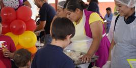 Con el propósito de fomentar buenos hábitos alimenticios en la comunidad escolar, estudiantes de ambos turnos de las escuelas primarias América y Adolfo López Mateos de Ciudad Juárez, participaron en la Feria de la Salud 2025.
