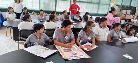 La Escuela Secundaria Federal número 15 realizó el 2o. Café Literario, un proyecto cuyo propósito es fomentar la lectura y las habilidades de expresión, que contó con la participación voluntaria de casi 40 lectores.