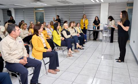 Personal del Departamento de Mediación y Convivencia de Servicios Educativos del Estado de Chihuahua (Seech), impartió la plática “Prevención y Actuación ante Conductas Suicidas en Adolescentes”, a fin de proporcionar a la plantilla los conocimientos básicos sobre el tema.