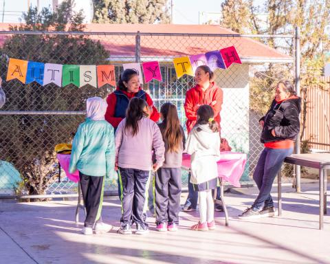 Estudiantes de la Primaria Federal Vicente Lombardo Toledano participaron en la Feria Inclusiva, con el objetivo de promover acciones de integración y sensibilización sobre las problemáticas que enfrentan las personas con discapacidad.