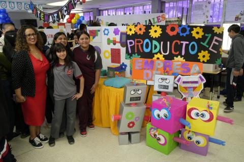 Con el objetivo de presentar a la comunidad escolar trabajos de innovación y tecnología realizados por el alumnado de la Escuela Secundaria Técnica No. 48, se llevó a cabo la Feria de la Ciencia.