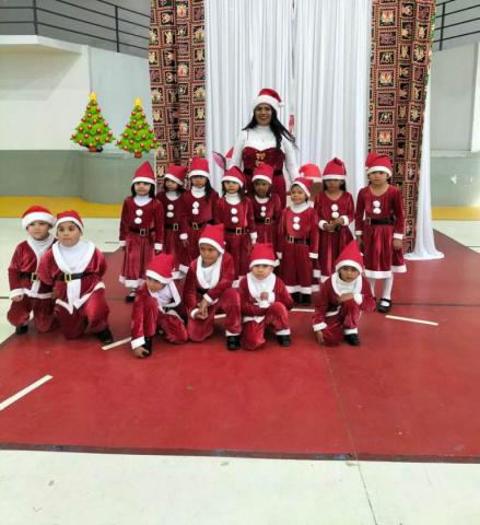 Con la participación de 230 niñas y niños de 12 planteles de Preescolar de Samalayuca, Ahumada y Juárez, se llevó a cabo el Festival Decembrino 2025 en la Región Norte.