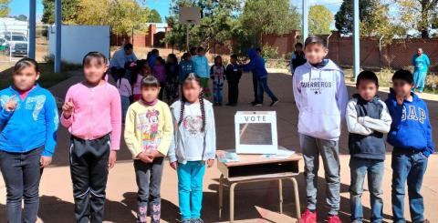 Un total de 60 estudiantes de primaria se reunieron para compartir sus ideas y opiniones sobre su entorno educativo, durante el Foro de Participación de Niñas, Niños y Adolescentes en Guachochi.