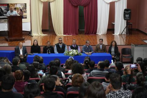 Con el objetivo de prevenir el consumo de droga en los estudiantes de educación secundaria, mediante la generación de espacios de diálogo abierto, Servicios Educativos del Estado de Chihuahua (SEECH), llevaron a cabo el Conversatorio Regional Aléjate de las drogas, elige ser feliz.