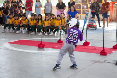 Con el objetivo de impulsar la confianza y el desarrollo de habilidades en niñas y niños, la Unidad de Servicios de Apoyo a la Educación Regular (USAER) 190G de la Zona 14 de Educación Especial, realizó el Show de Talentos en el Preescolar Laureana Wright, de la colonia Rigoberto Quiroz, al sur de la ciudad.