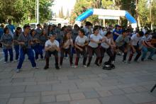 Estudiantes de secundarias, padres de familia y autoridades educativas participaron en la campaña "Aléjate de las drogas, el fentanilo te mata. Atrévete a ser feliz".