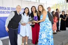 Con el objetivo de mejorar la formación académica de más de 7 mil estudiantes de 48 escuelas federales y estatales de Chihuahua y Ciudad Juárez, la Secretaría de Educación y Deporte (SEyD), junto con Servicios Educativos del Estado de Chihuahua (SEECH) y el sector empresarial, realizó la donación de 185 computadoras.