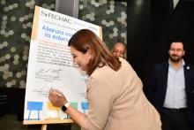 La Secretaría de Educación y Deporte (SEyD), a través de Servicios Educativos del Estado de Chihuahua (SEECH), firmó un convenio de colaboración con la Fundación del Empresariado Chihuahuense (Fechac), como parte del programa “Alianza con Todo por la Educación al 100”.