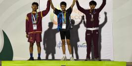 Tras conseguir nueve medallas que la colocan momentáneamente en la cima del medallero, la Delegación Chihuahua inició su participación en los Juegos Deportivos Nacionales Escolares de la Educación Básica 2025-2026, con sede en Guadalajara y que concluirán el 4 de junio.