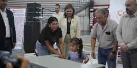 La Secretaría de Educación y Deporte, a través de los Servicios Educativos del Estado de Chihuahua (SEECH), y el Consejo Local Camargo de la Fundación del Empresariado Chihuahuense (Fechac), entregaron equipamiento y apoyos para infraestructura a escuelas de la región.