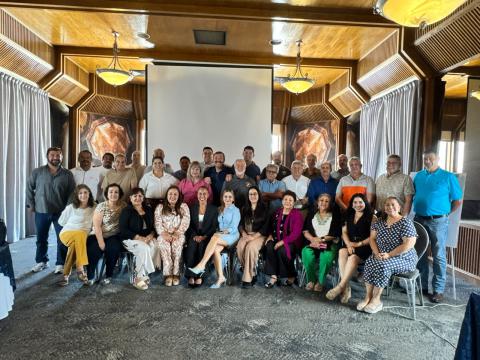 Servicios Educativos del Estado de Chihuahua (SEECH) llevó a cabo una reunión informativa y de acompañamiento con supervisoras y supervisores de Educación Física, con el propósito de organizar las actividades académicas correspondientes al ciclo escolar 2026-2027.