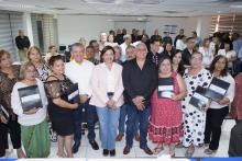 La Secretaría de Educación y Deporte (SEyD), a través de Servicios Educativos del Estado de Chihuahua (SEECH), y en coordinación la Sección 8 del SNTE, entregó bonos del primer trimestre de 2026 y estímulos conmemorativos del Día del Maestro al personal docente y administrativo pensionado y jubilado.